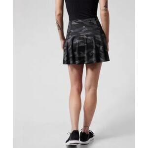 Athleta XS black camo Ace 13.5" printed tennis skort skirt biker shorts golf run